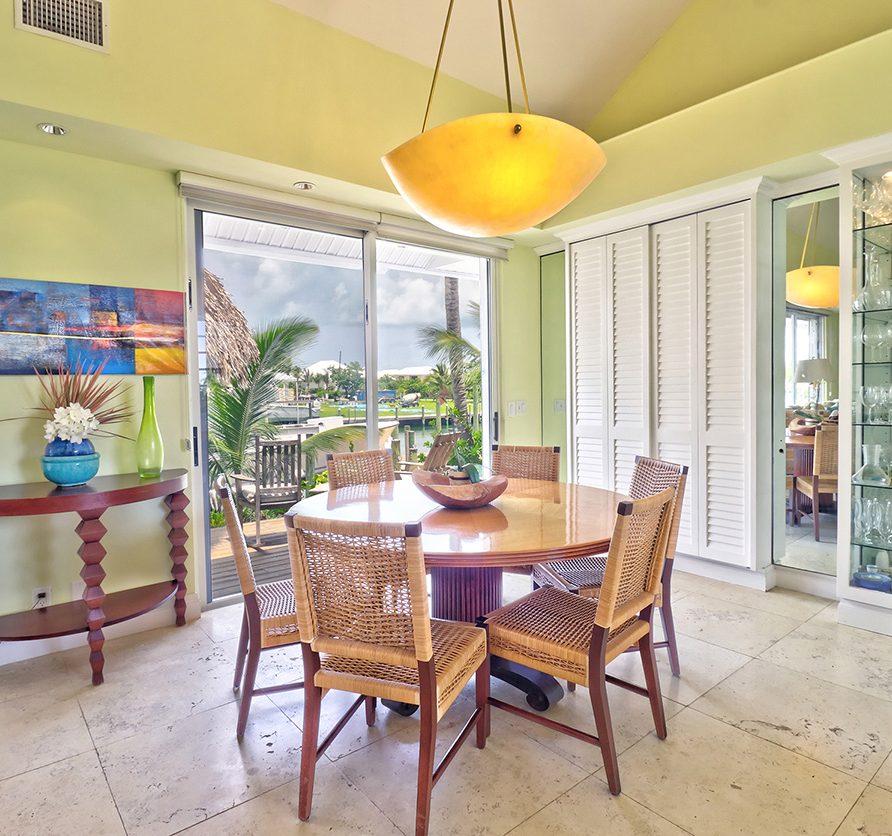 Sea Smoke Estate - Canal Home Dining