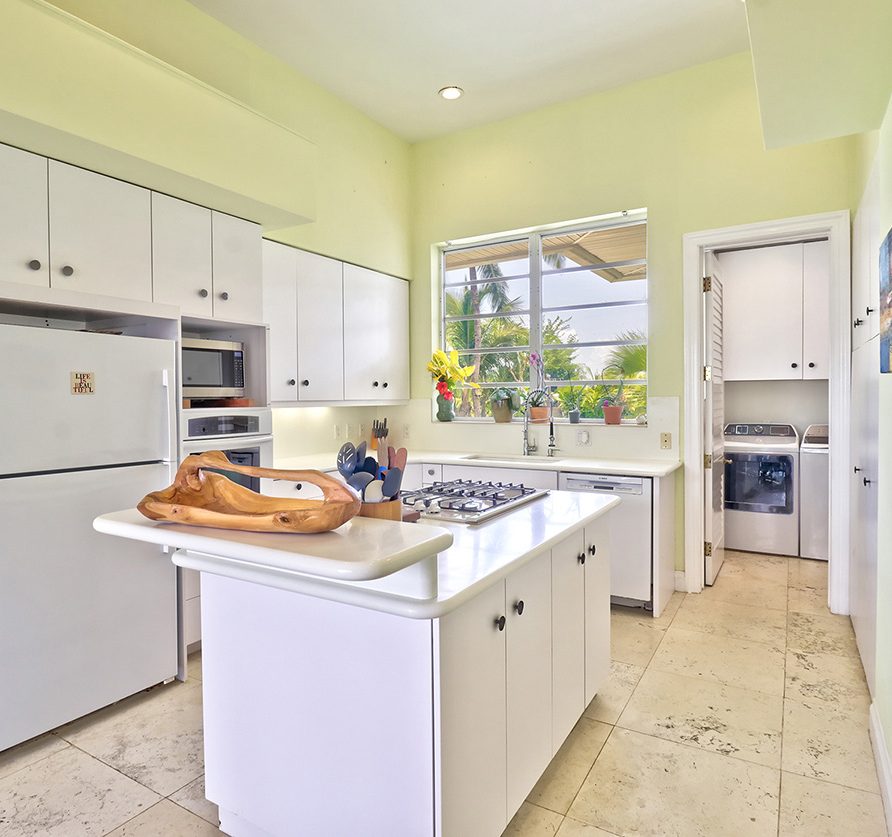 Sea Smoke Estate - Canal Home Kitchen