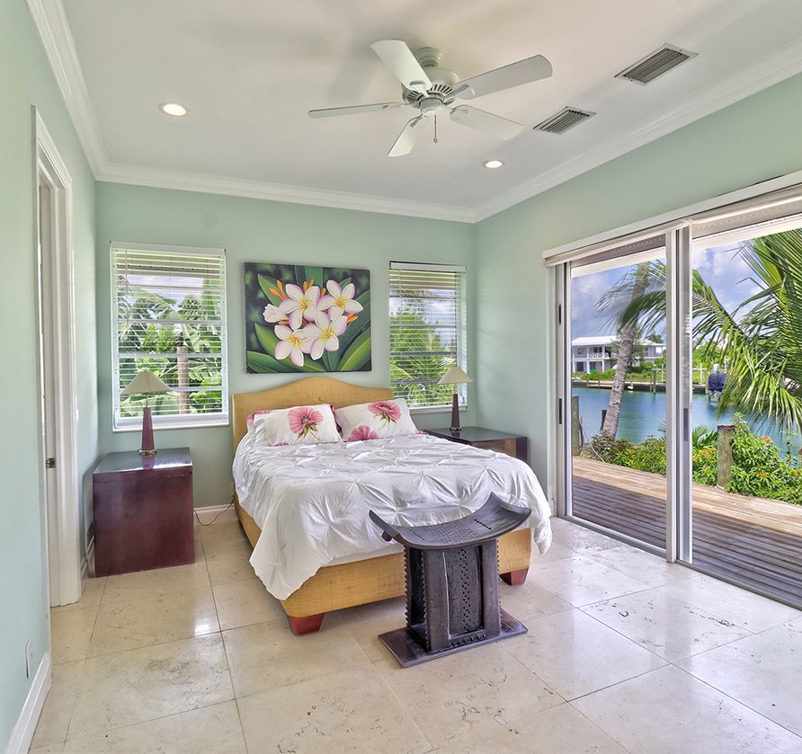 Sea Smoke Estate - Canal Home Bedroom 1