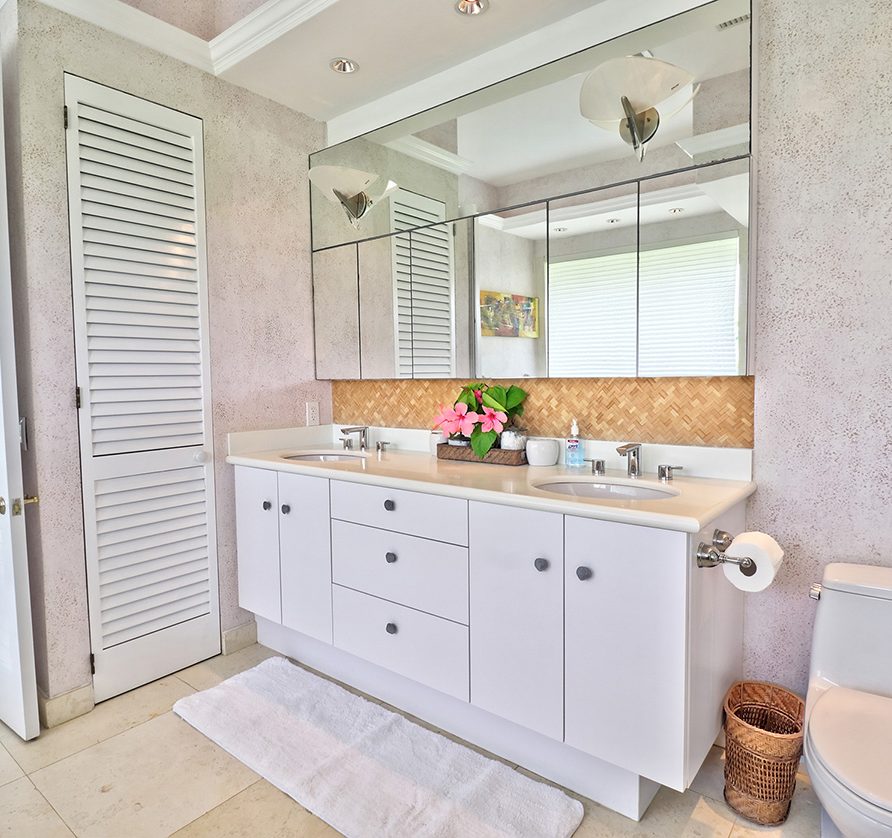 Sea Smoke Estate - Canal Home Bathroom 1