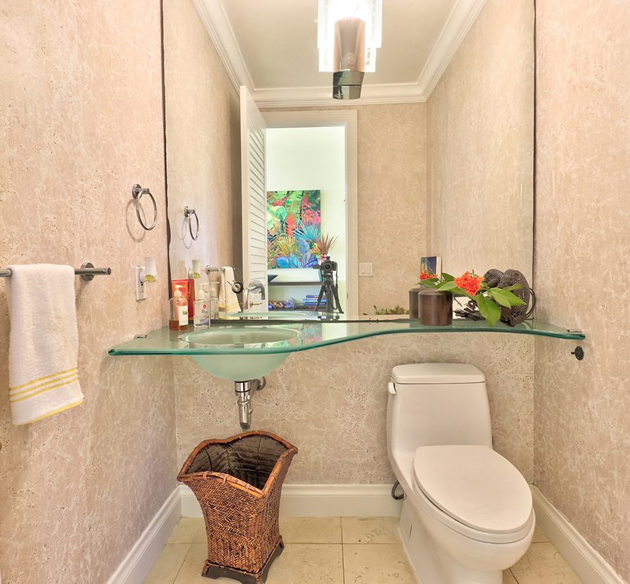 Sea Smoke Estate - Canal Home Powder Room